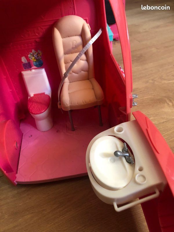 Camping-car et voiture barbie (image 10)