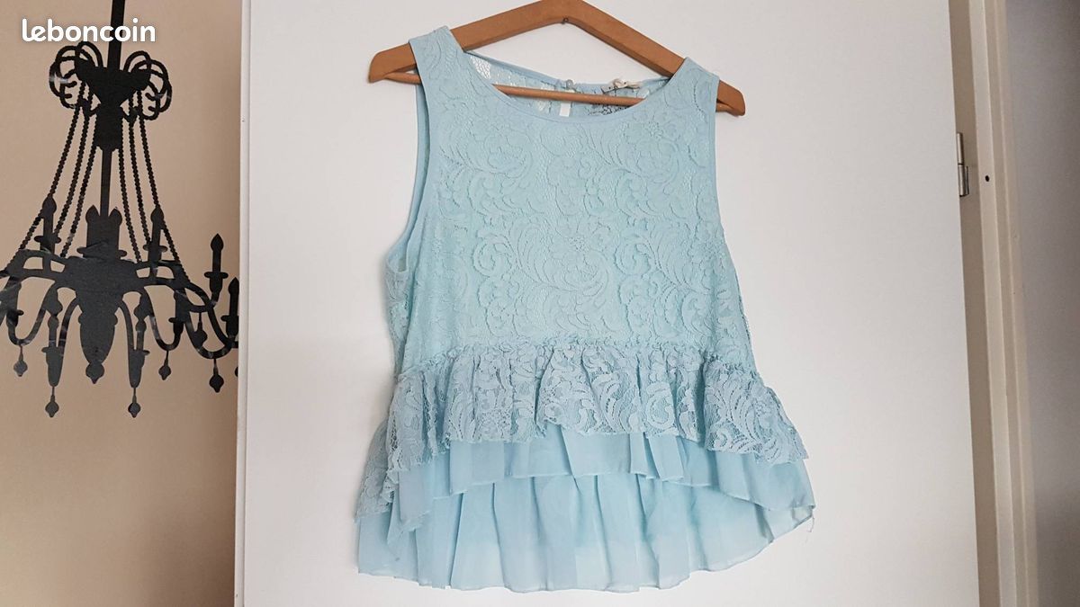 Beau top bleu ciel avec dentelle et volants T 42 (image 1)