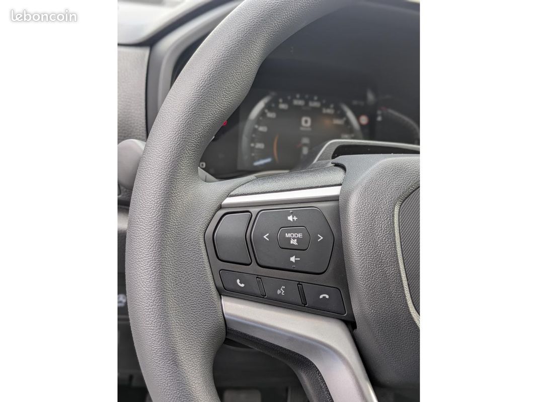 ISUZU D-MAX * 30 500 HT*SINGLE B-STRONG 2.2 DMS M/T 4x4 MY2026 Euro6e-bis SPLASH WHITE (image 13)
