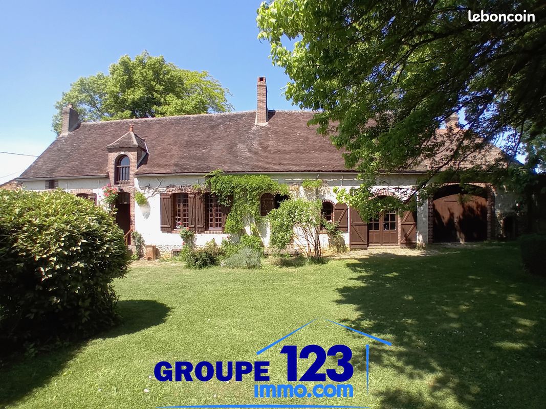 Maison 7 pièces 245 m² · à Saint-Maurice-le-Vieil · 245 m² · 392 000 €