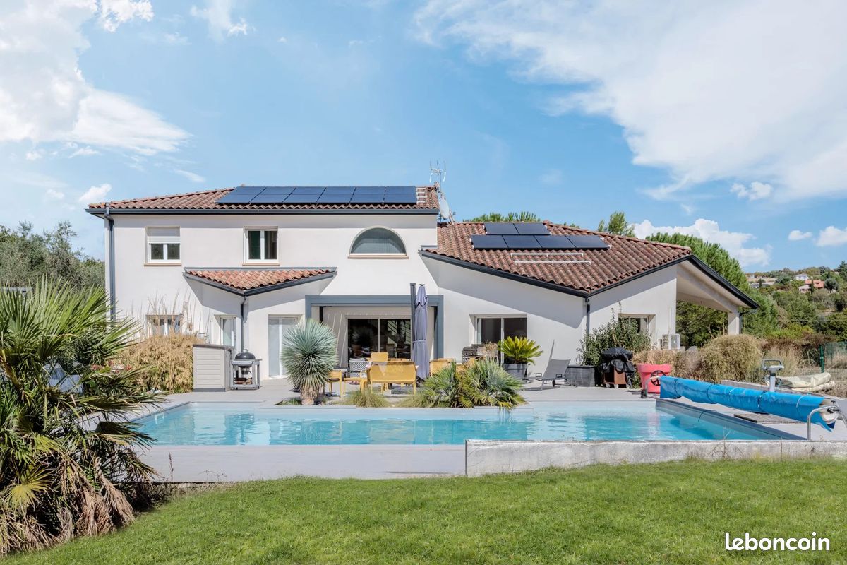 Maison 5 pièces 326 m² · à Aureville · 326 m² · 995 000 €