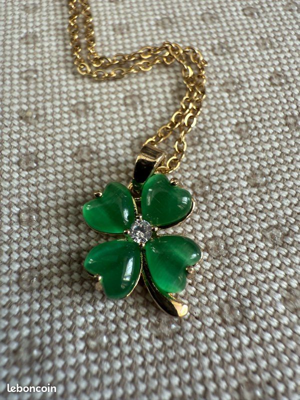 Pendentif Porte-bonheur Trèfle à Quatre Feuilles Doré - Bijou à Suspendre - Occasion