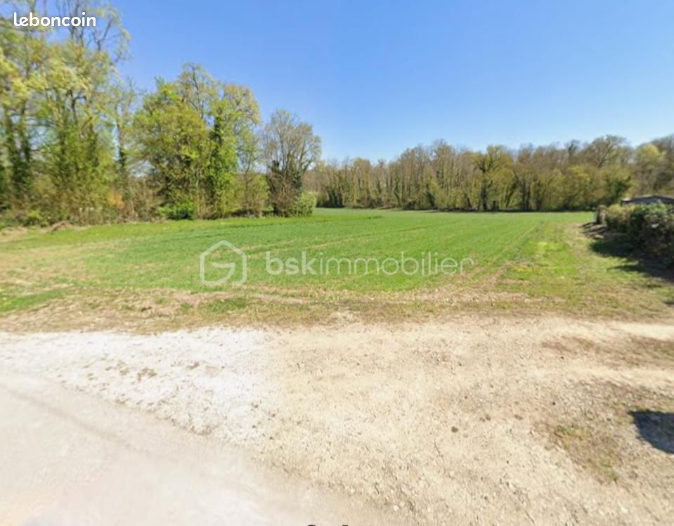 Terrain 1500 m² · à Charbuy · 48 000 €