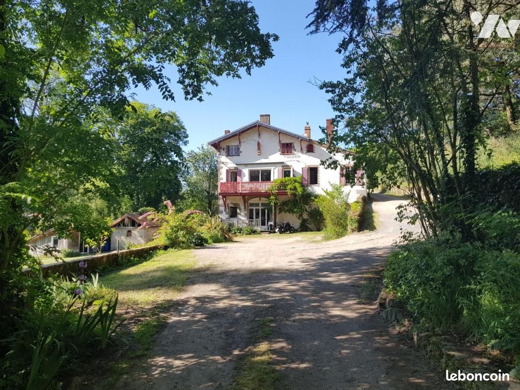 Maison 12 pièces 301 m² · à Gétigné · 301 m² · 672 750 €