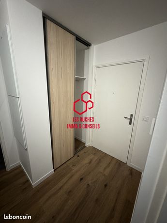 https://img.leboncoin.fr/api/v1/lbcpb1/images/14/1c/08/141c0838562ecf2a217cb86fac7e7b97cc3e3c89.jpg?rule=ad-image