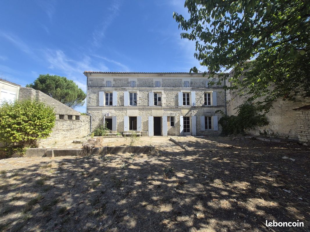 Maison 6 pièces 193 m² · à Vervant · 193 m² · 119 000 €