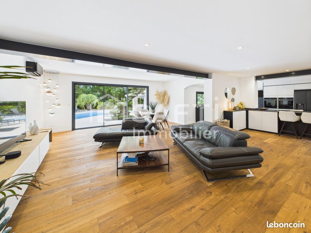 Maison 7 pièces 260 m² · à Saint-Médard-en-Jalles · 260 m² · 949 000 €