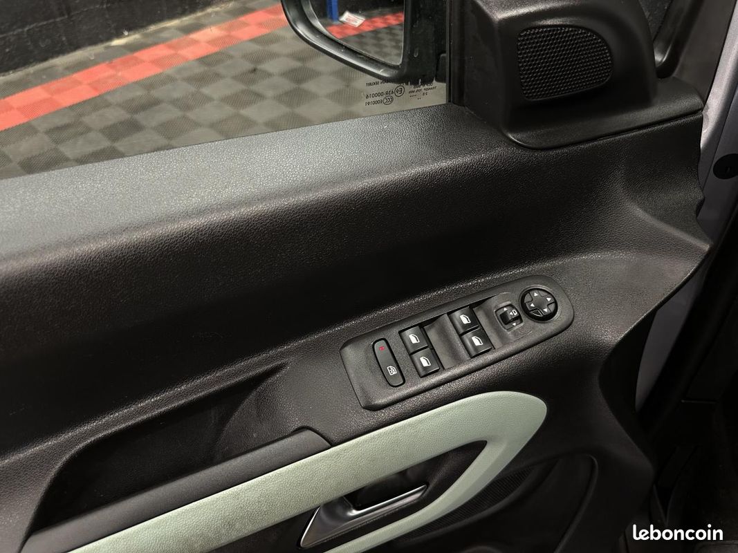 CITROEN BERLINGO III 1.5 BlueHDi 130 CH / COMBI M Shine PHASE 1 (image 22)