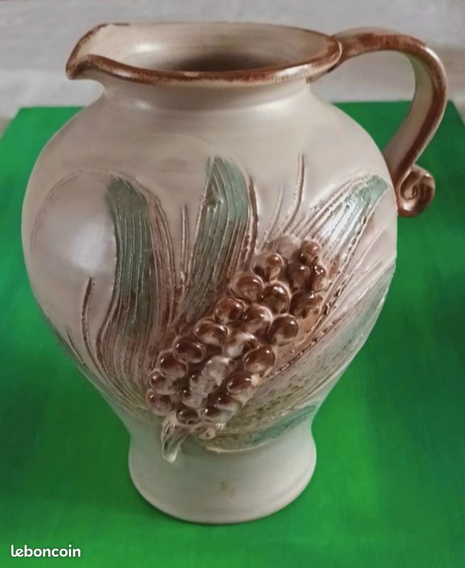 Pichets en barbotine bleu vintage, Cruche en céramique ancienne, Carafe