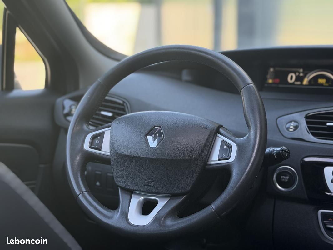 Renault Scénic 1.5 DCI 110 CH BVA6 BOSE EDITION / TOIT OUVRANT COURROIE DISTRIBUTION FAITE POUR L... (image 18)