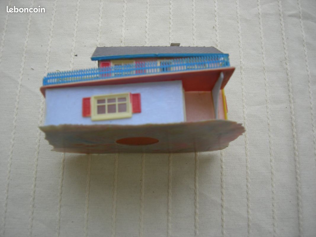 Maquette plastique maison villa avec grand balcon train Ho (image 2)
