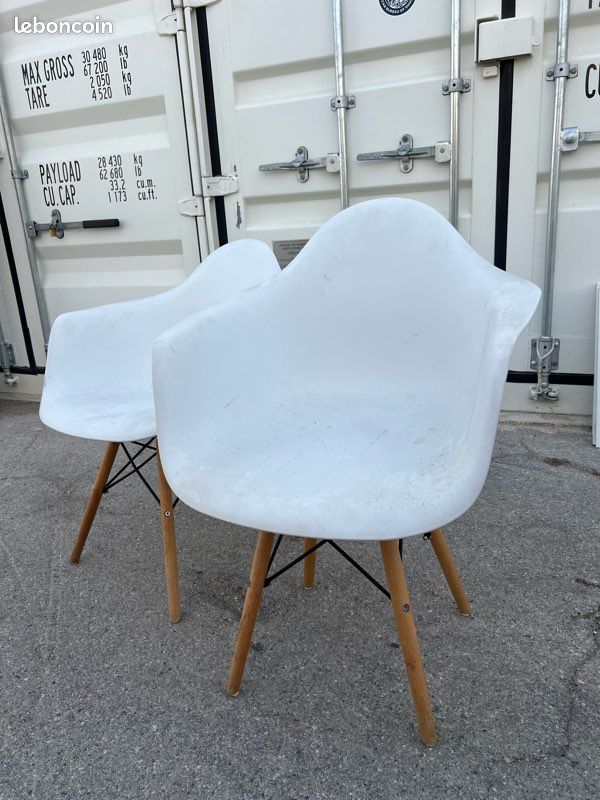 2 chaises scandinaves (image 3)