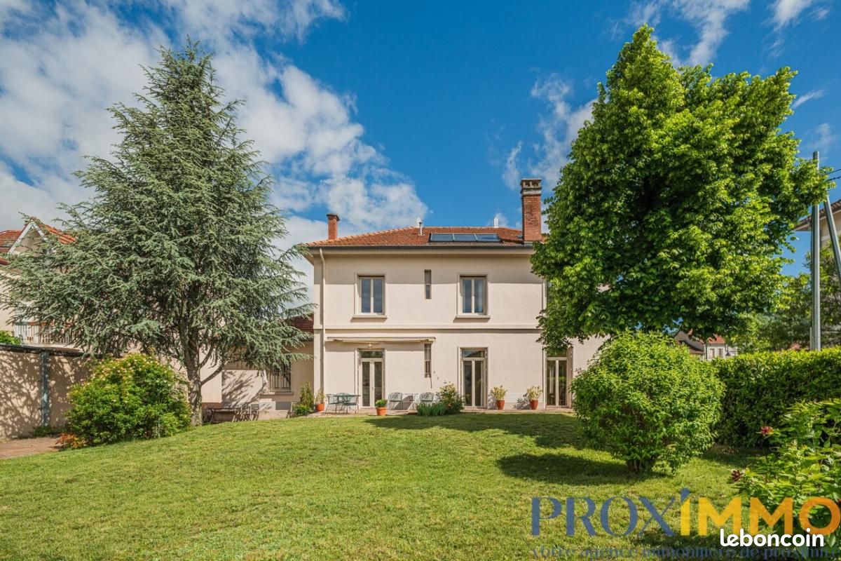 Maison 12 pièces 225 m² · à Le Grand-Lemps · 225 m² · 387 000 €