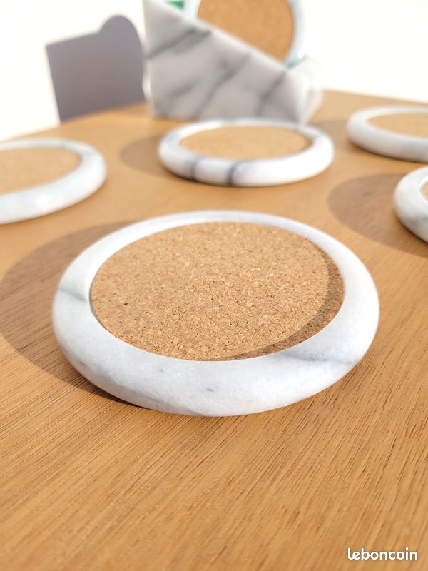 Set De 6 Sous-Verres En Marbre Absorbants Avec Base En Liège Et Support Métal Doré