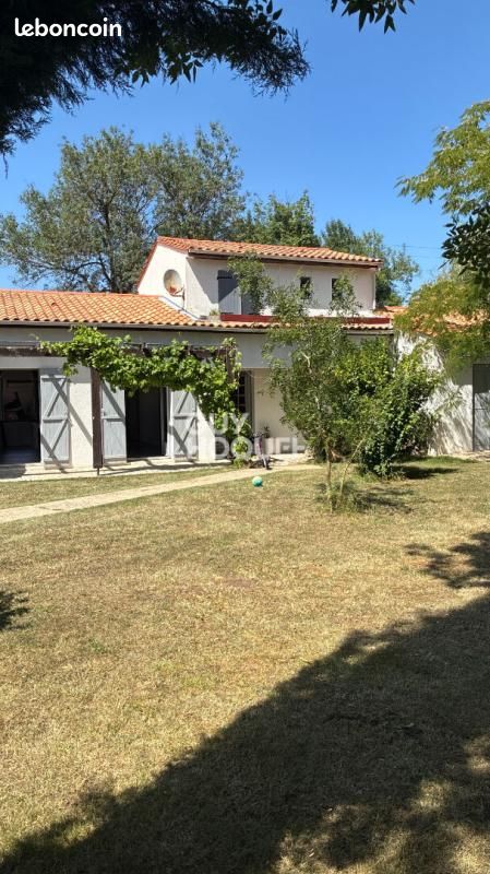 Maison 6 pièces 168 m² · à Saintes · 168 m² · 1 190 €