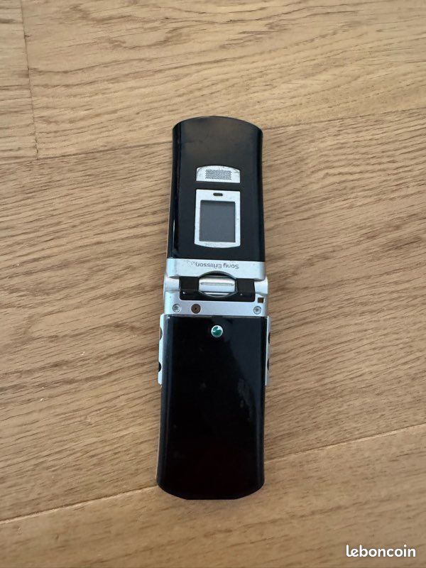 Sony Ericsson V800 Téléphone à Clapet Vintage – Débloqué, Fonctionnel, Avec Appareil Photo 1,3 MP