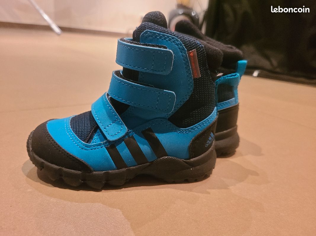 Bottes chaussures de neige après-ski Adidas Primaloft neuves 22