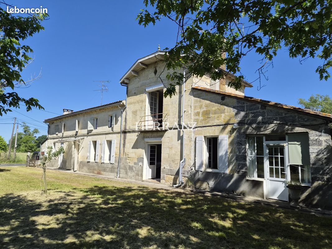Maison 12 pièces 240 m² · à Camps-sur-l'Isle · 240 m² · 288 000 €