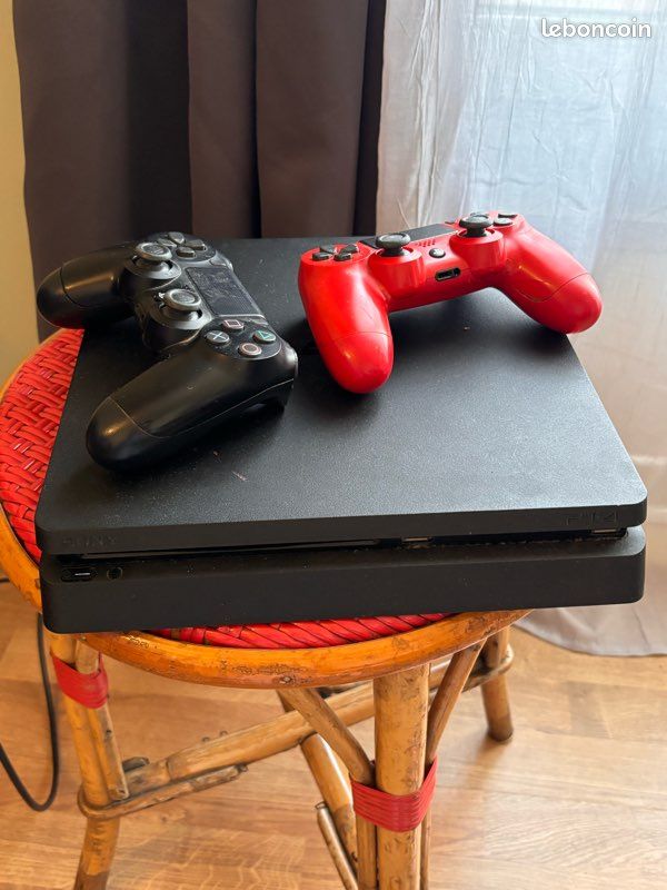 PS4 slim+2 manettes+6 jeux (image 1)