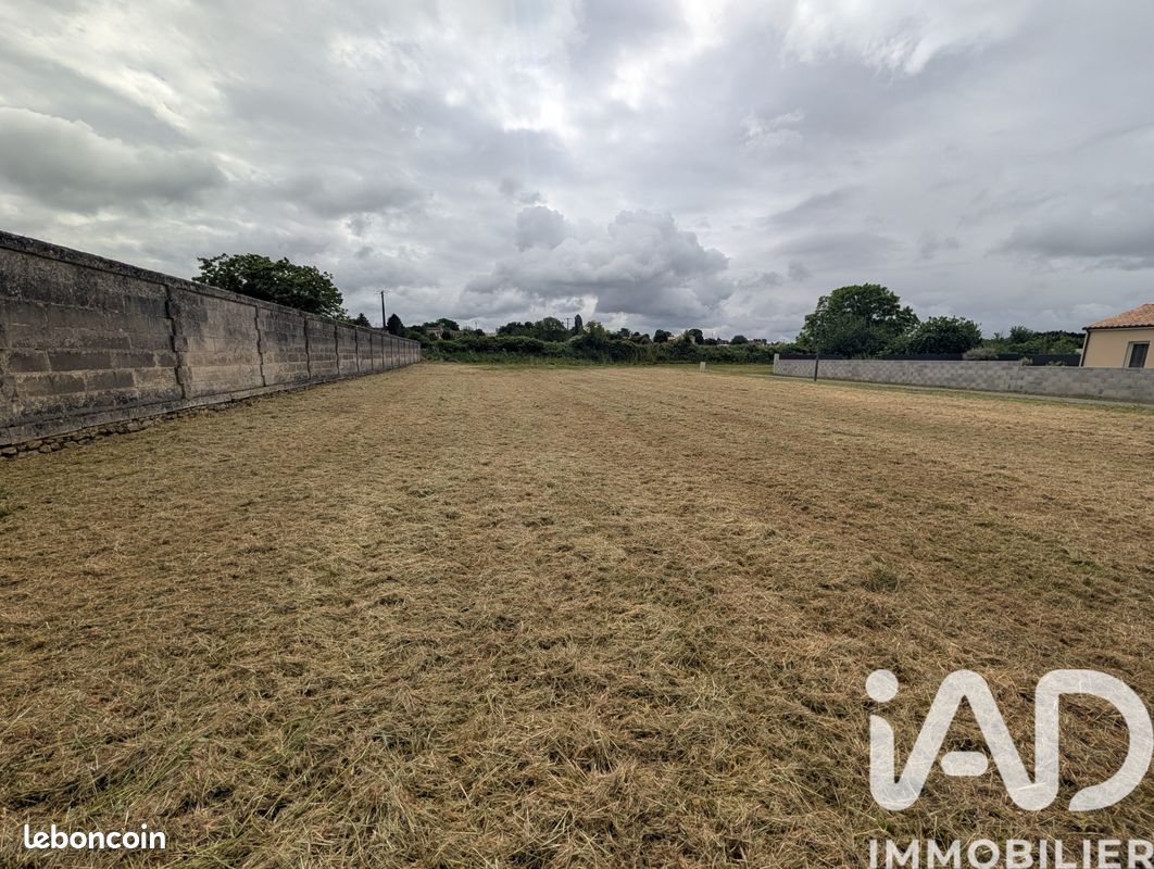 Terrain 809 m² · à Mosnac-Saint-Simeux · 809 m² · 31 546 €