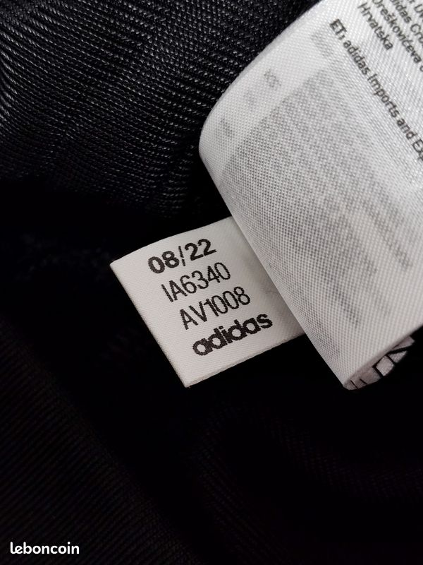 Ensemble adidas authentique, jamais porté. Acheté 140 (image 12)