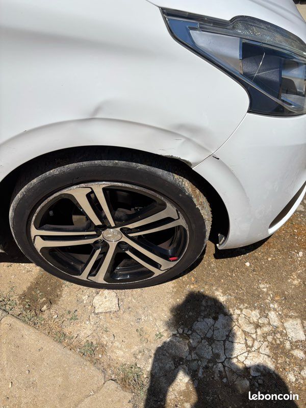 Peugeot 208 1.2 110ch GT Line (image 9)
