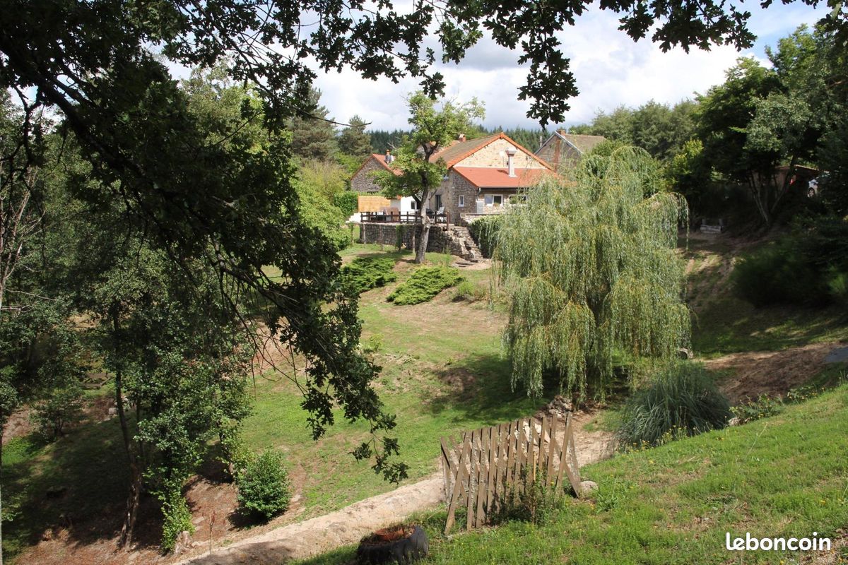 Maison 9 pièces 305 m² · à Lachaux · 305 m² · 320 000 €