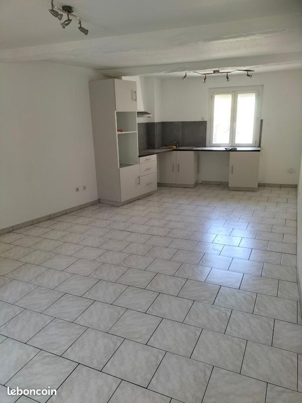 Maison 3 pièces 85 m² · à Saint-Estève · 85 m² · 700 €
