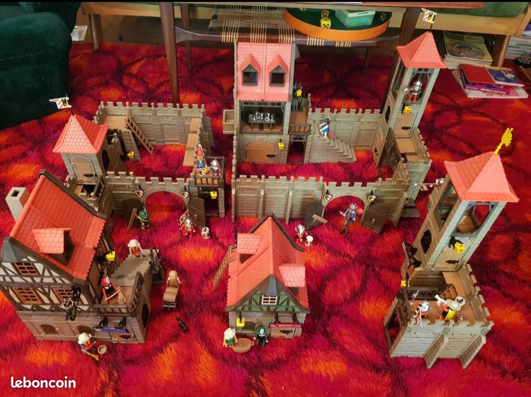 Lot De 7 Coffres Playmobil Rouges - Vintage Moyen-âge, Château Et Chevaliers, Occasion