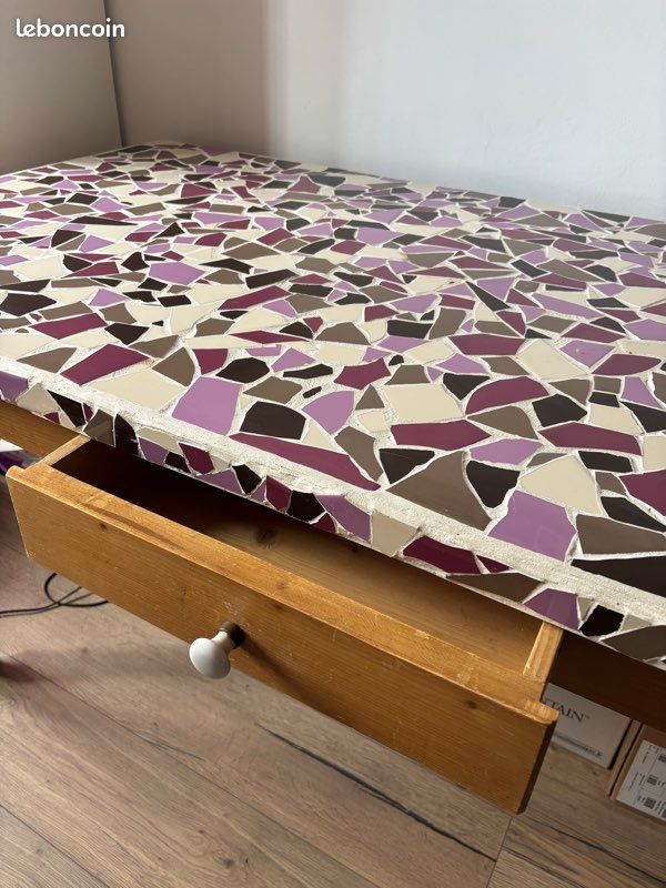 Table en bois et mosaïque (image 3)