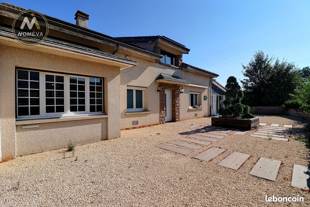 Maison 7 pièces 166 m² · à Montfaucon-en-Velay · 166 m² · 365 000 €