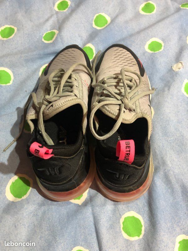 Paire de Nike (image 4)