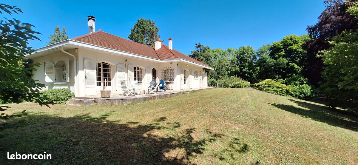 Maison 6 pièces 204 m² · à Bourg-en-Bresse · 204 m² · 399 000 €