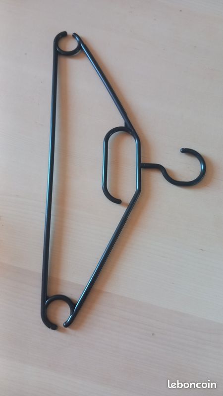 Ensemble 8 cintres noirs (image 1)