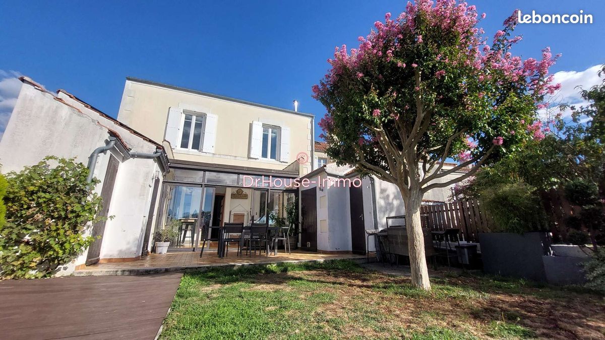 Maison 10 pièces 210 m² · à Saintes · 210 m² · 329 900 €