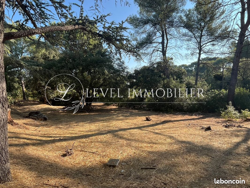 Terrain 1019 m² · à Aubagne · 1 019 m² · 272 500 €
