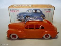Norev Peugeot 203 Coupé Rouge - Premier Modèle 1946 - Dessous Tôle - 1/63 - Occasion