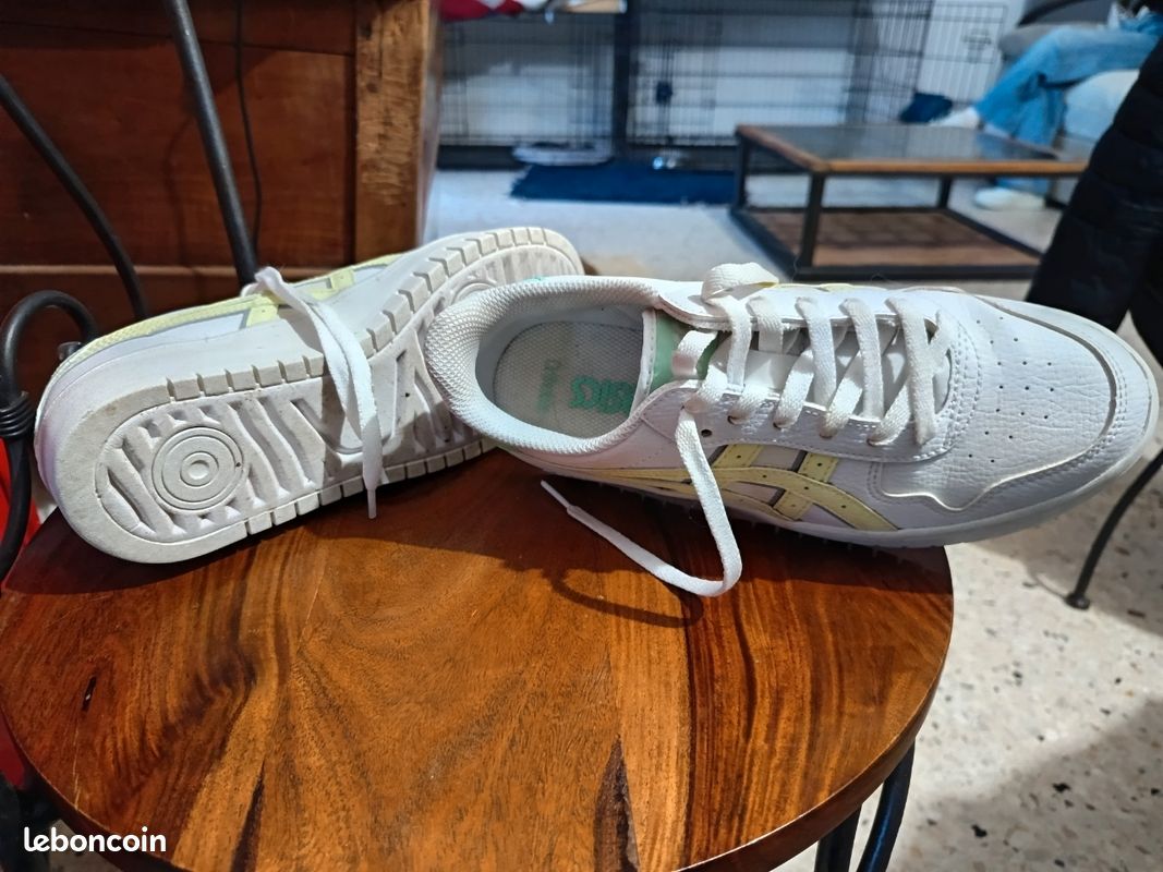 Asics neuves Chaussures