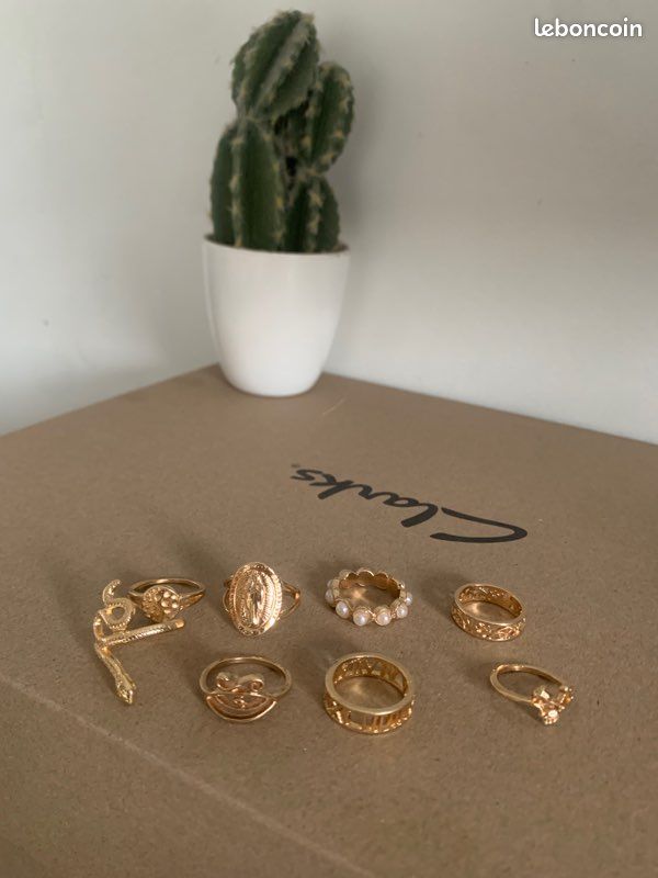 Lot De 8 Bagues Fantaisie Élastiques - Zircon - Métal - Diamètre 17 Mm - Neuves