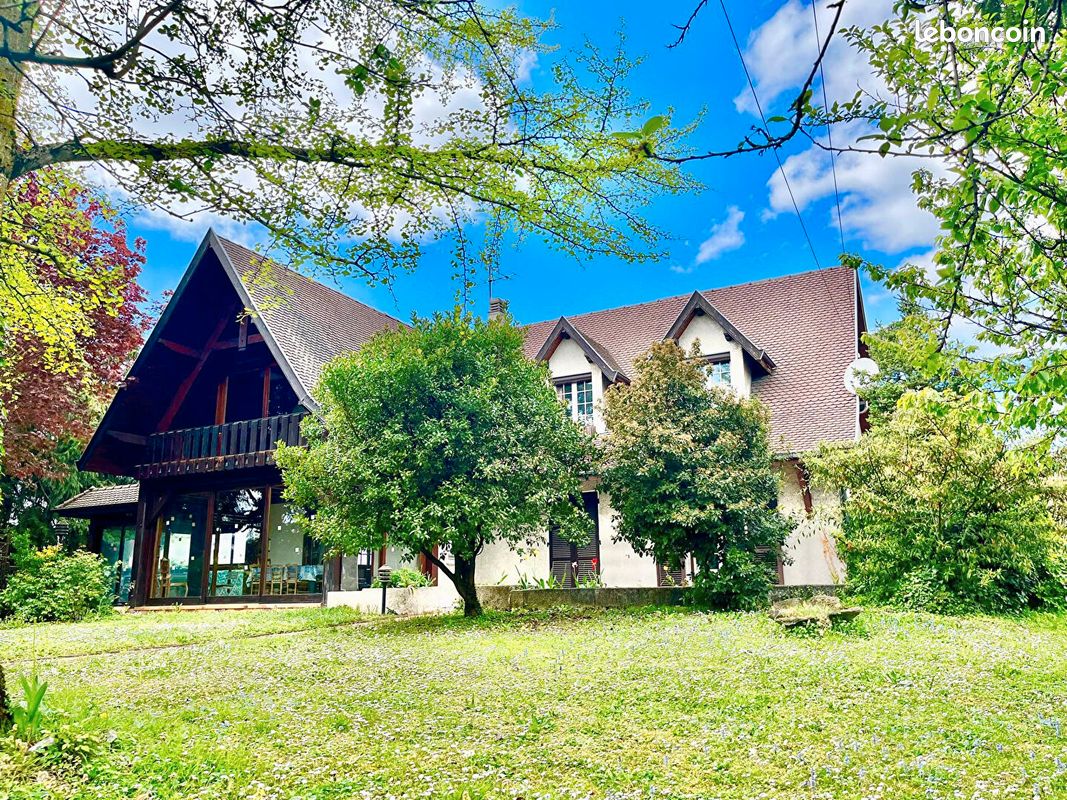 Maison 7 pièces 210 m² · à Bourgoin-Jallieu · 210 m² · 445 000 €