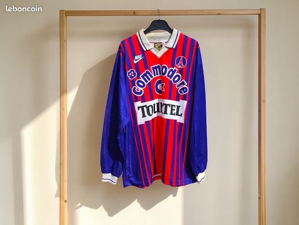 Maillot De Foot PSG Vintage Domicile 1993-1994 – Nike, Commodore, Tourtel, Taille L