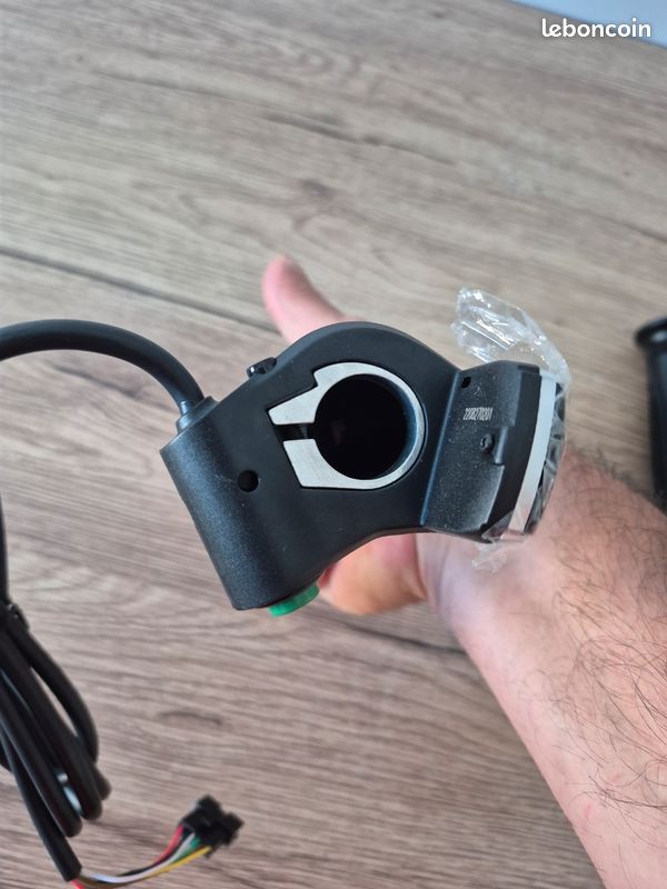 Poignée Accélérateur Trottinette électrique 36V/48V/60V – Serrure à Clé, Indicateur Batterie, Noir