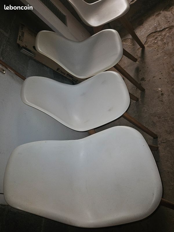 Table plus 4 chaise (image 7)