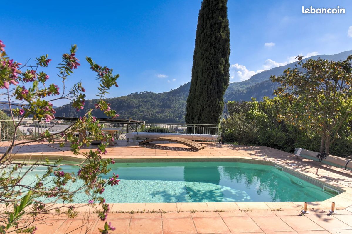 Maison 7 pièces 165 m² · à Saint-Martin-du-Var · 165 m² · 789 000 €