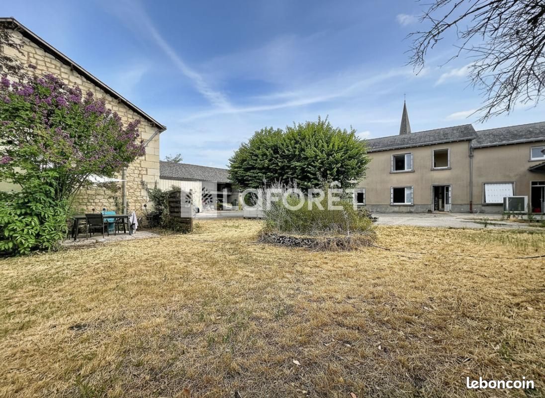 Maison 10 pièces 225 m² · au Puy-Notre-Dame · 225 m² · 171 500 €