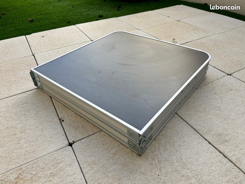 Table pliante et 4 tabourets (image 3)