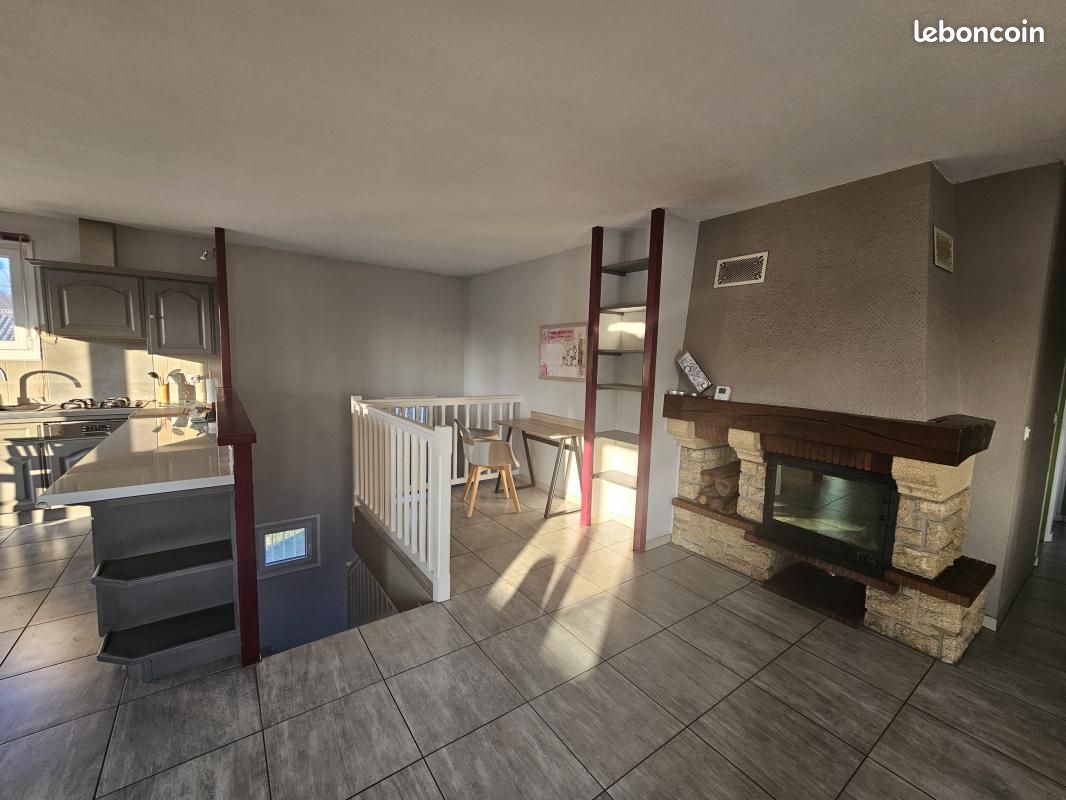 Maison 5 pièces 130 m² · à Saint-Romain-le-Puy · 130 m² · 1 255 €/mois