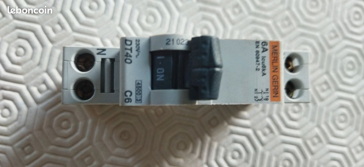 Disjoncteur merlin Gérin 6ampere (image 1)