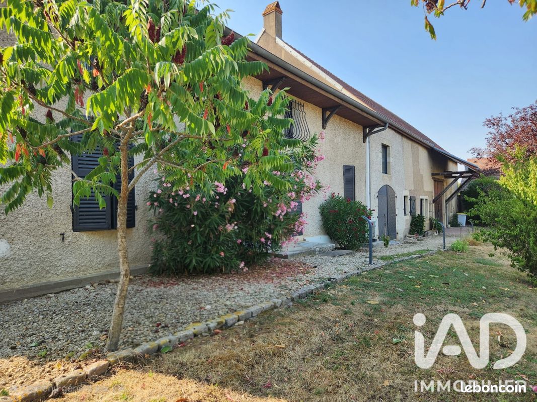 Maison 6 pièces 177 m² · à Étevaux · 177 m² · 359 000 €