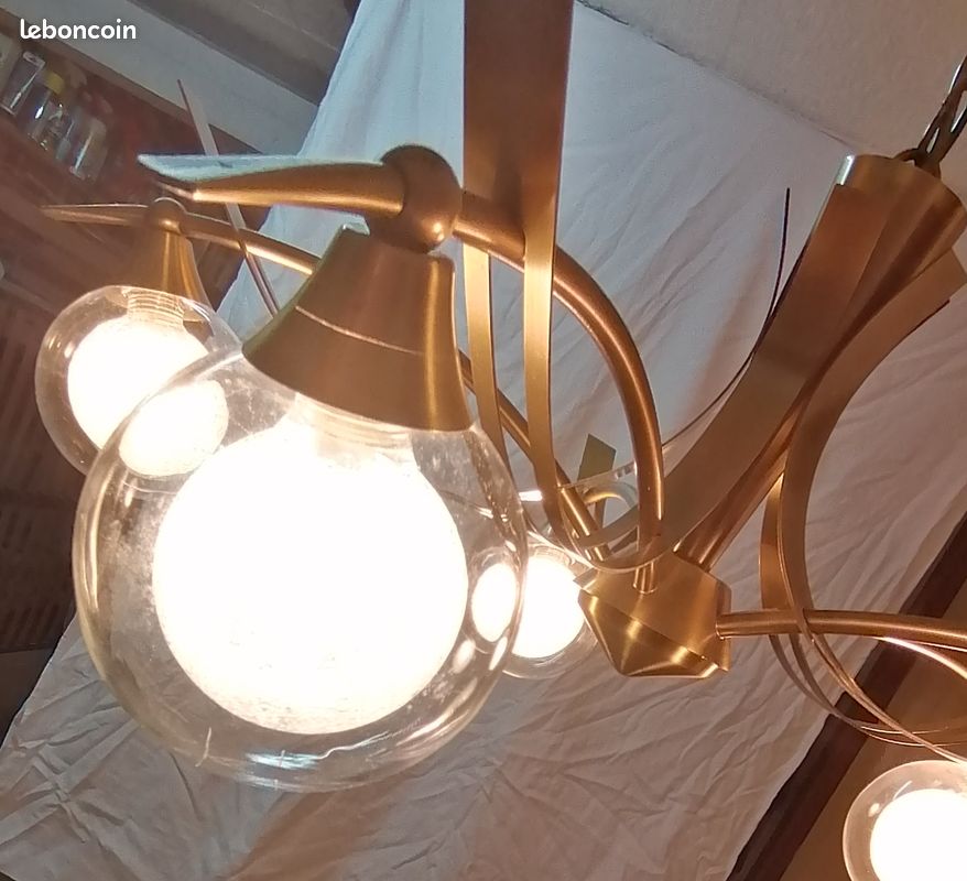 Luminaire plafonnier élégant et moderne (image 1)